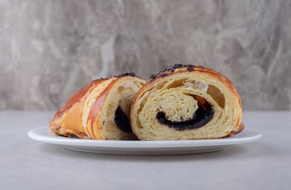 Pain brioché aux olives noires et romarin