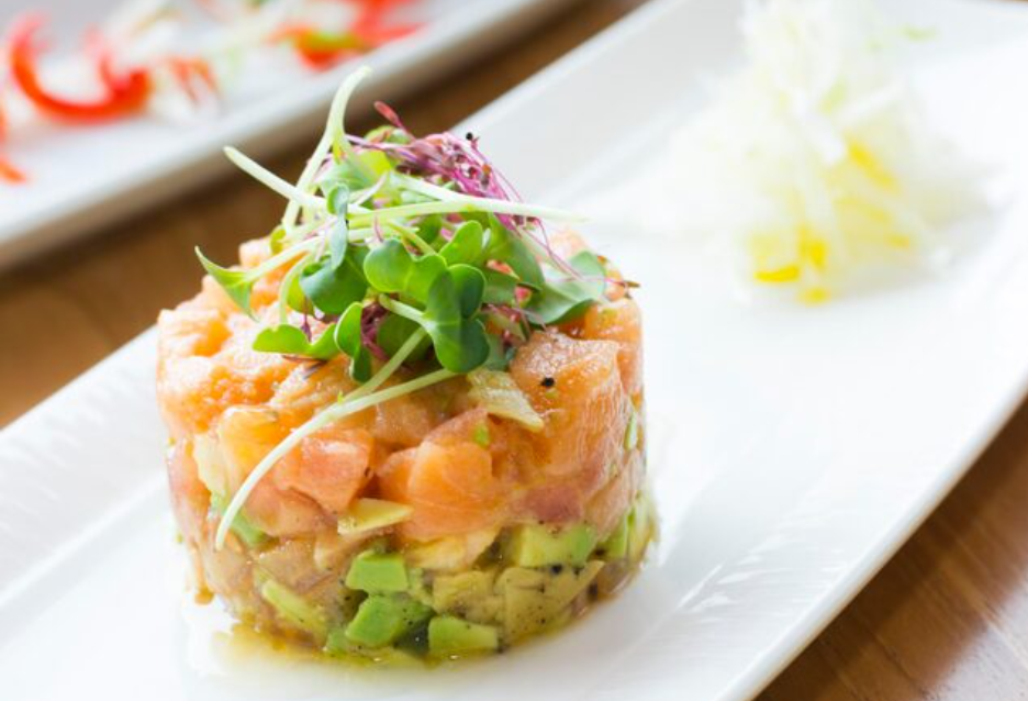 Tartare de saumon à l’avocat et coriandre